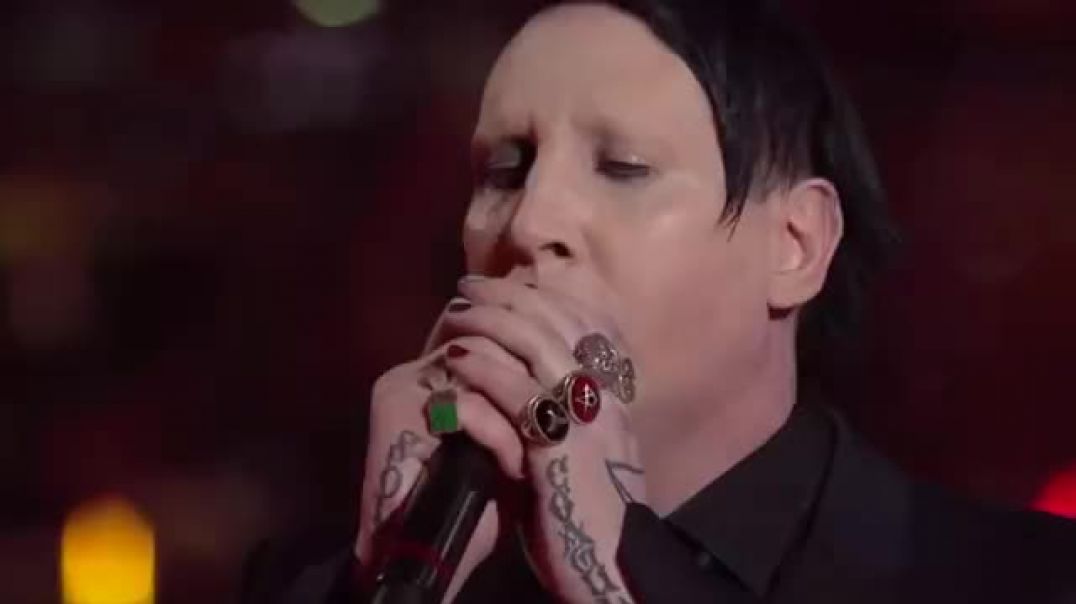 ⁣Marilyn Manson and Tyler Bates performing Sweet Dreams (Acoustic) live on italian TV show MUSIC