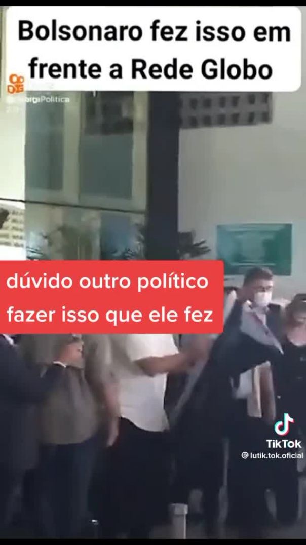 Bolsonaro fez isso em frente a rede globo